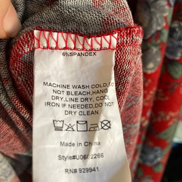 Gorgeous Red Floral V Neck by Suzanne Betro - Picture 6 of 6